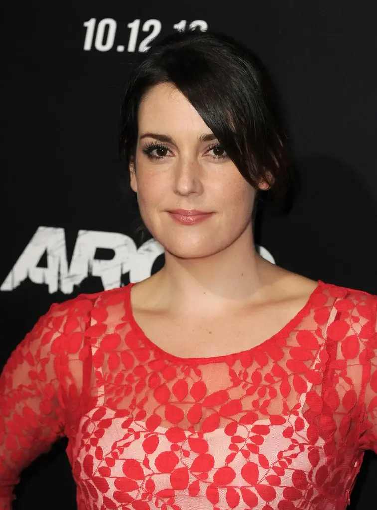 HOLLYWOOD ACTRESS MELANIE LYNSKEY LONG LEGS SHOW IN ORANGE DRESS